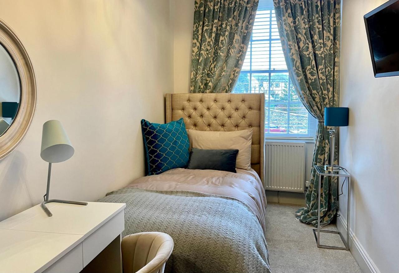 ウルバーストン Old Daltongate House Bed & Breakfast エクステリア 写真